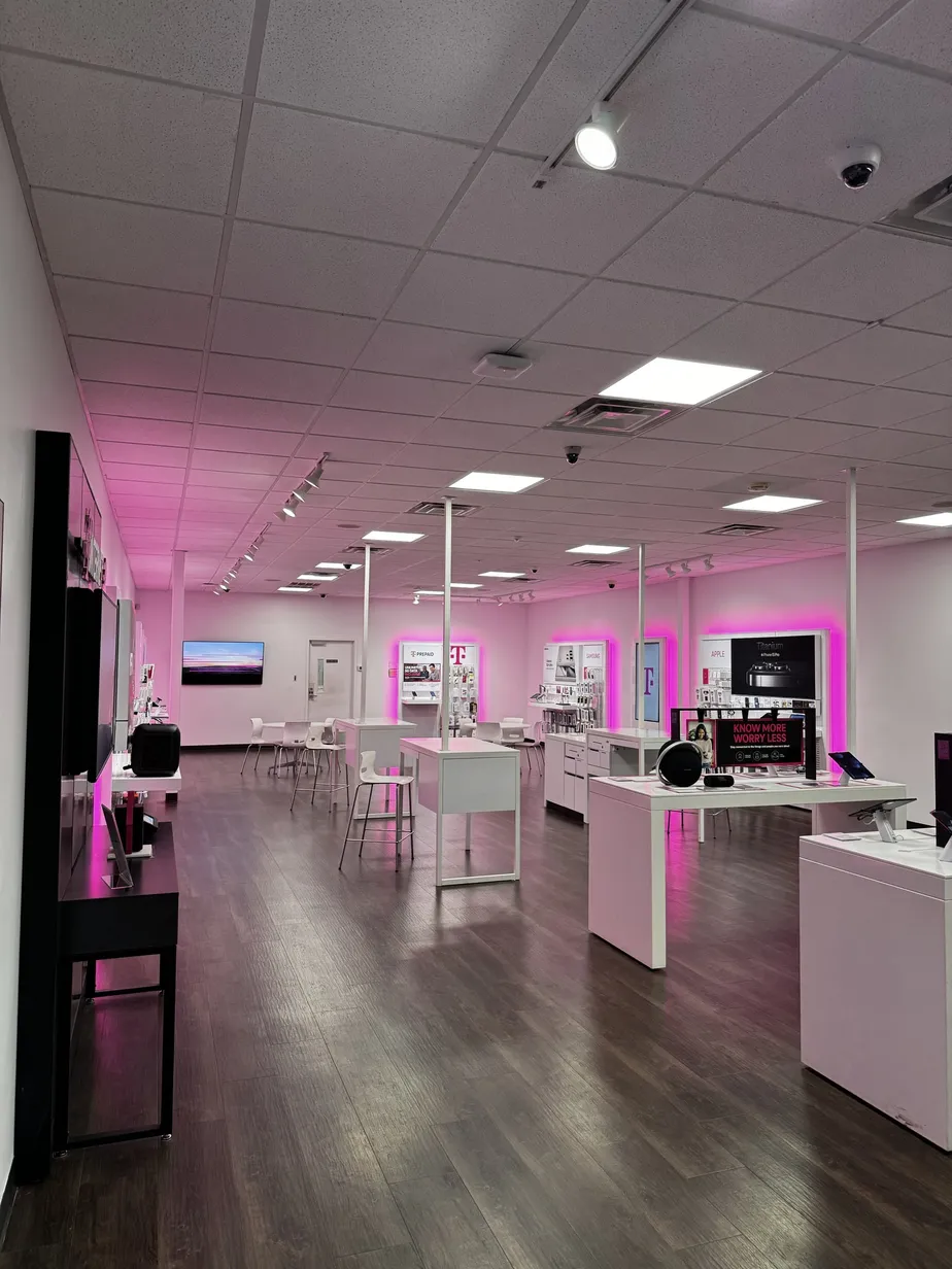  Interior photo of T-Mobile Store at Brickyard, Mt. Pleasant, SC 