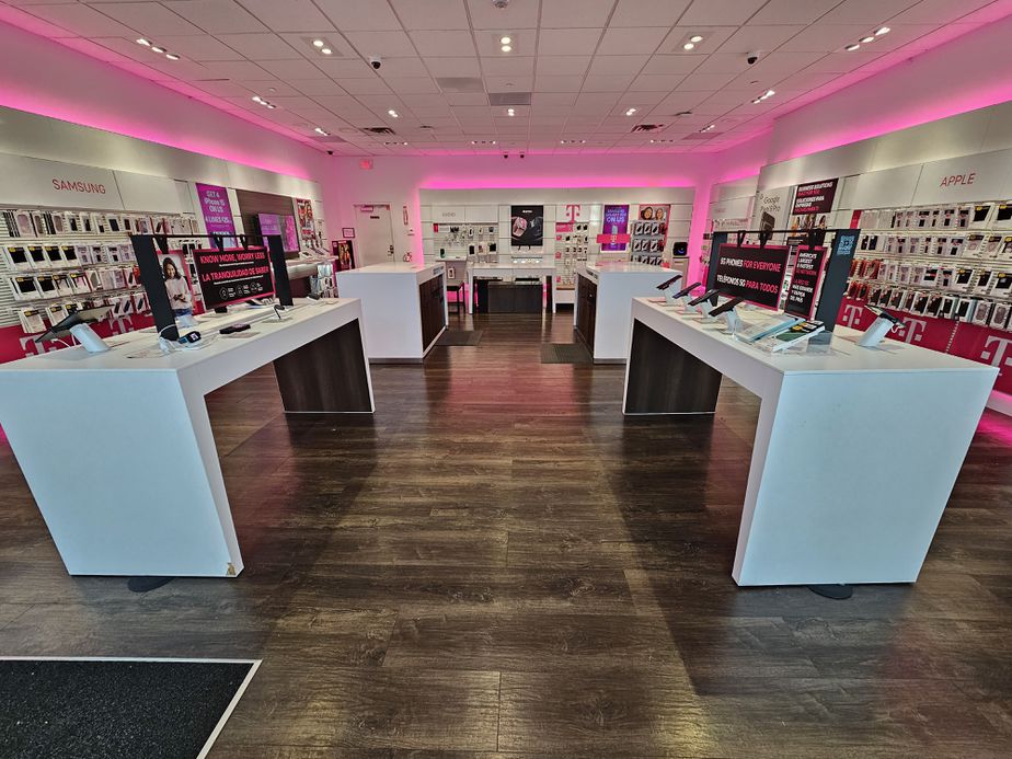 Interior photo of T-Mobile Store at Menlo Park Mall, Edison, NJ
