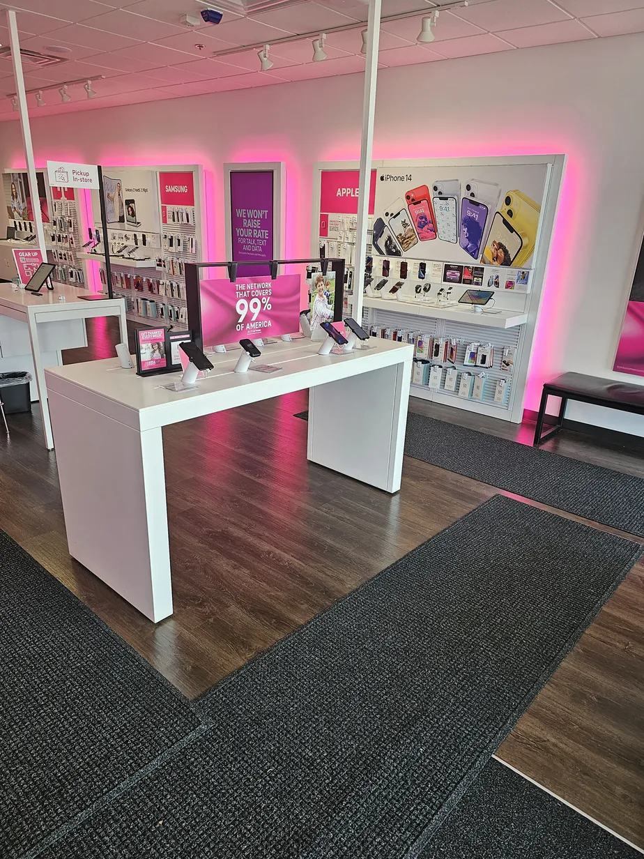  Interior photo of T-Mobile Store at Lansing Edgewood Towne Center, lansing, MI 
