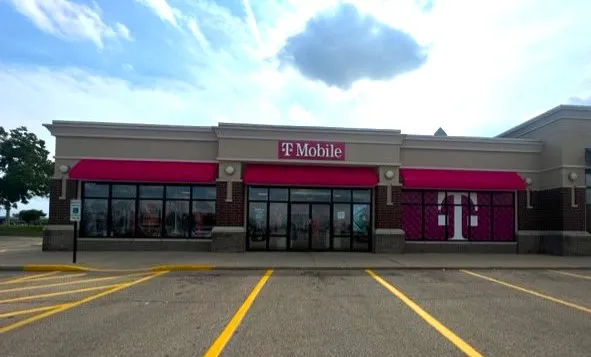  Exterior photo of T-Mobile Store at Sycamore Rd & Barber Greene Rd, Dekalb, IL 