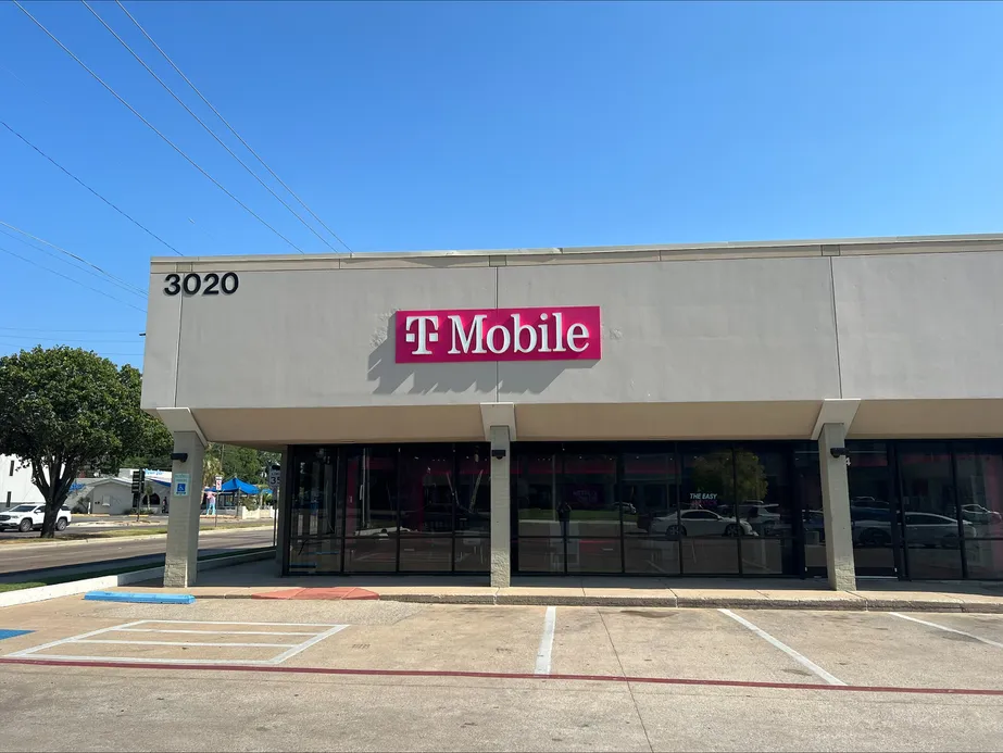Exterior photo of T-Mobile Store at 7th St & University, Fort Worth, TX