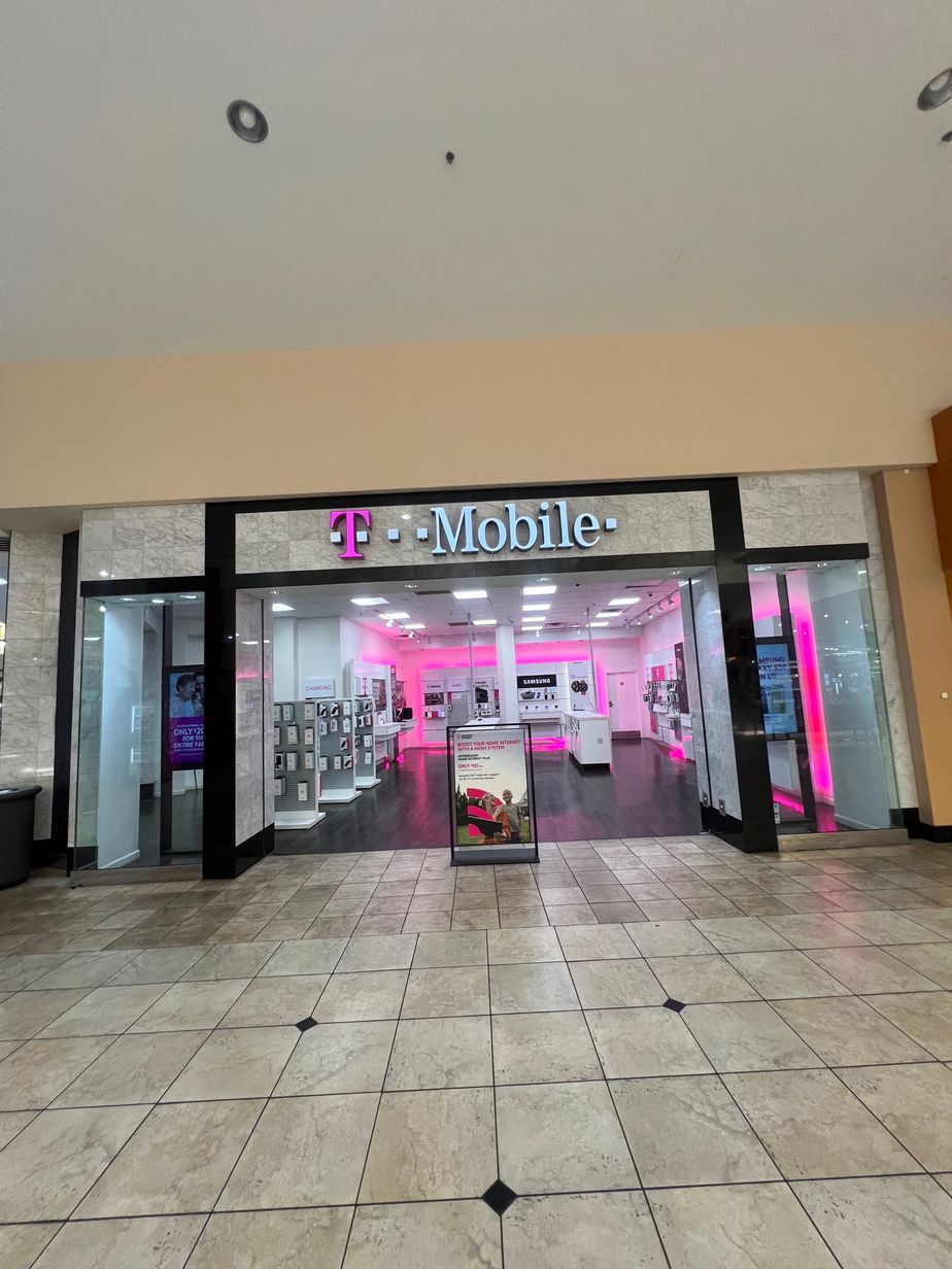 Exterior photo of T-Mobile Store at Desert Sky Mall, Phoenix, AZ