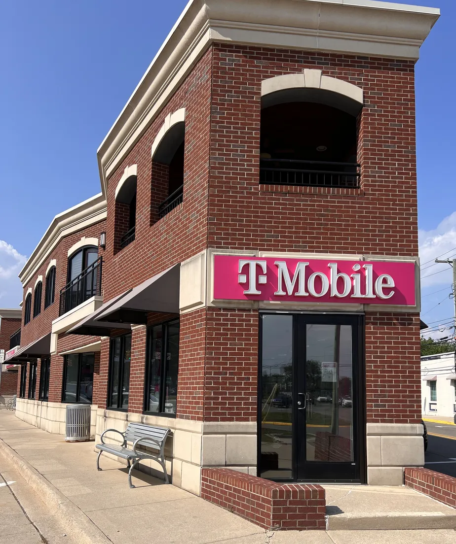  Exterior photo of T-Mobile Store at Woodward & Maple, Birmingham, MI 