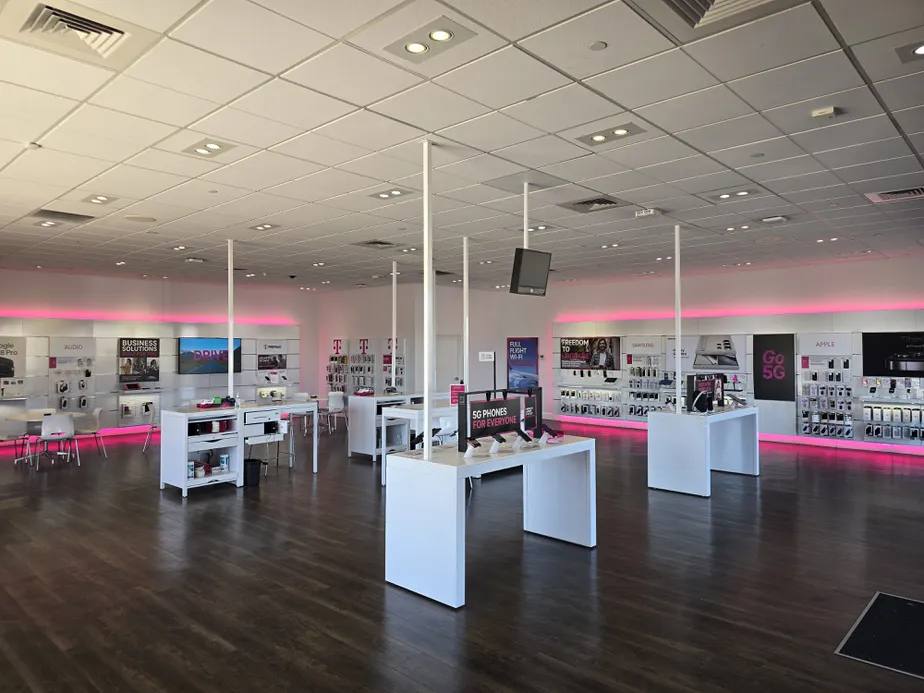  Interior photo of T-Mobile Store at 67th & Peoria, Peoria, AZ 