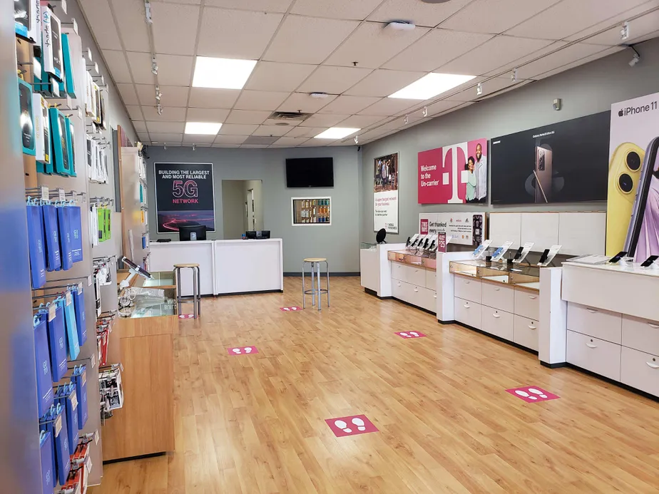Foto del interior de la tienda T-Mobile en Patchogue Yaphank Rd & National Blvd, Medford, NY