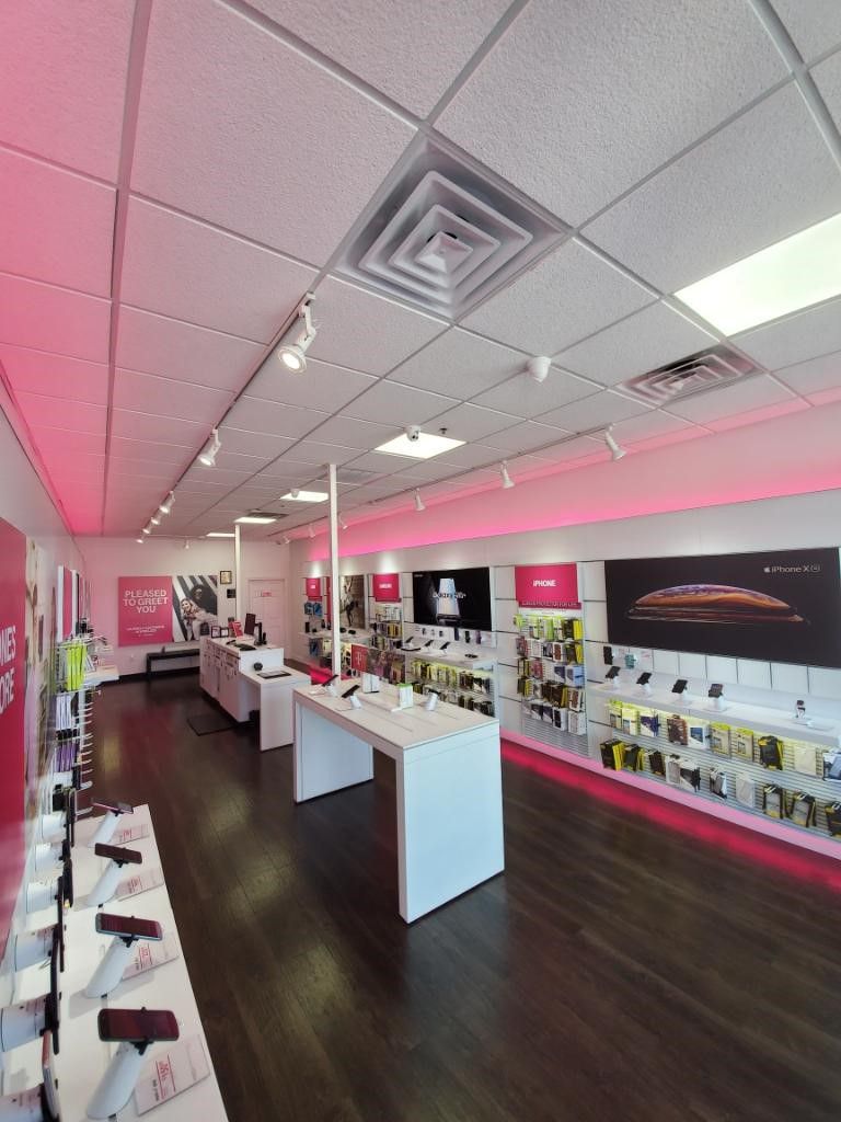 Interior photo of T-Mobile Store at Cummings Highway, Chattanooga, TN