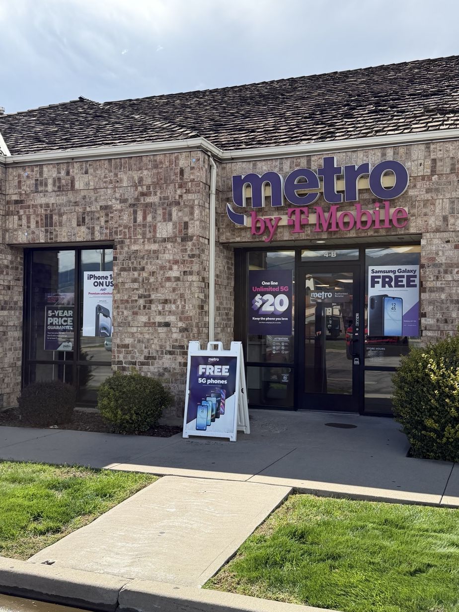 Metro by T-Mobile 975 N Main St - 975 N Main St