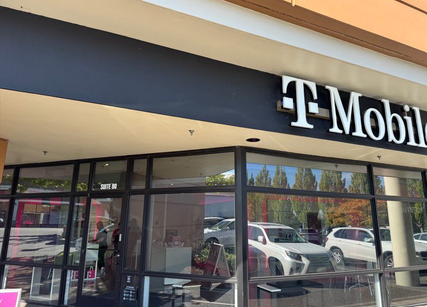 Exterior photo of T-Mobile Store at Vancouver Village, Vancouver, WA