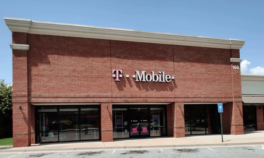  Exterior photo of T-Mobile store at Pavilion Parkway & Highway 85, Fayetteville, GA 