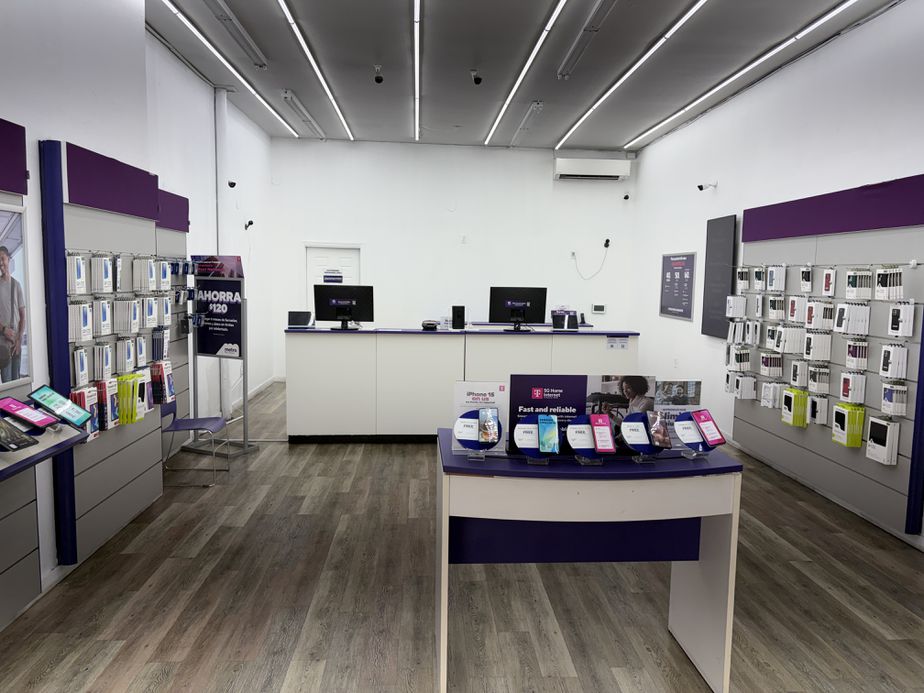 Metro by T-Mobile 1011 Se Walnut St - 1011 Se Walnut St