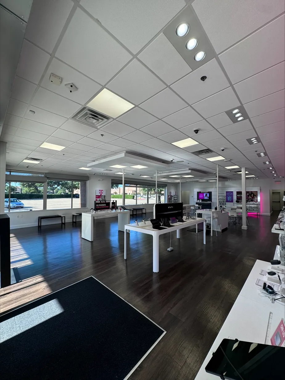  Interior photo of T-Mobile Store at Macarthur & Kinwest Pkwy, Irving, TX 