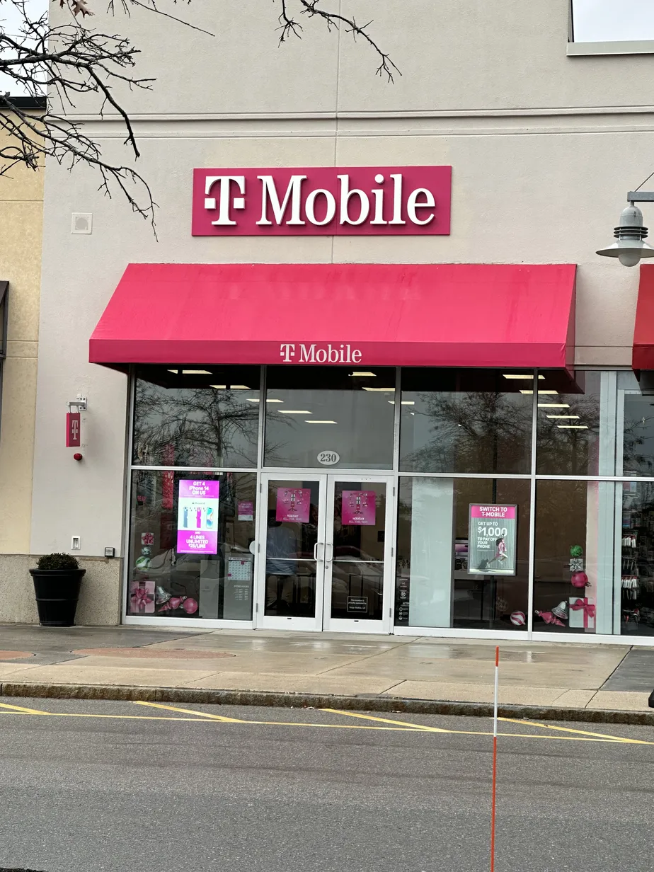 Foto del exterior de la tienda T-Mobile en The Loop, Methuen, MA