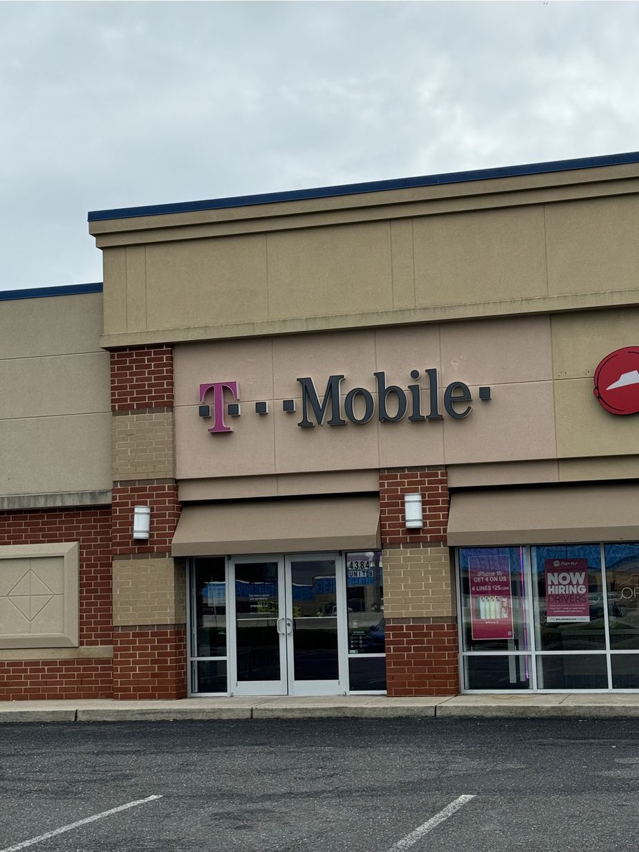 Exterior photo of T-Mobile Store at US 130 & Willingboro, Willingboro, NJ