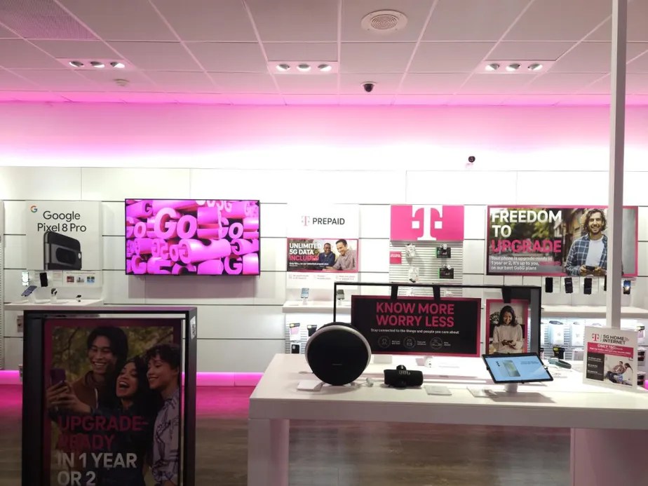 Foto del interior de la tienda T-Mobile en Richmond Ave & Rockland Ave, Staten Island, NY