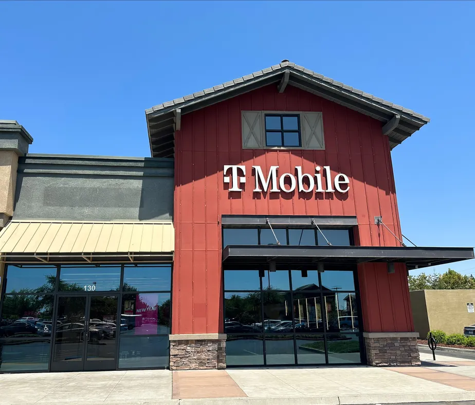 Foto del exterior de la tienda T-Mobile en Sunwest Village, Lodi, CA