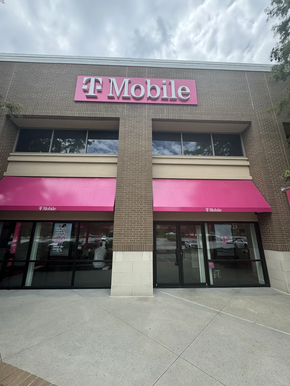  Exterior photo of T-Mobile Store at Riverside Mall, Macon, GA 