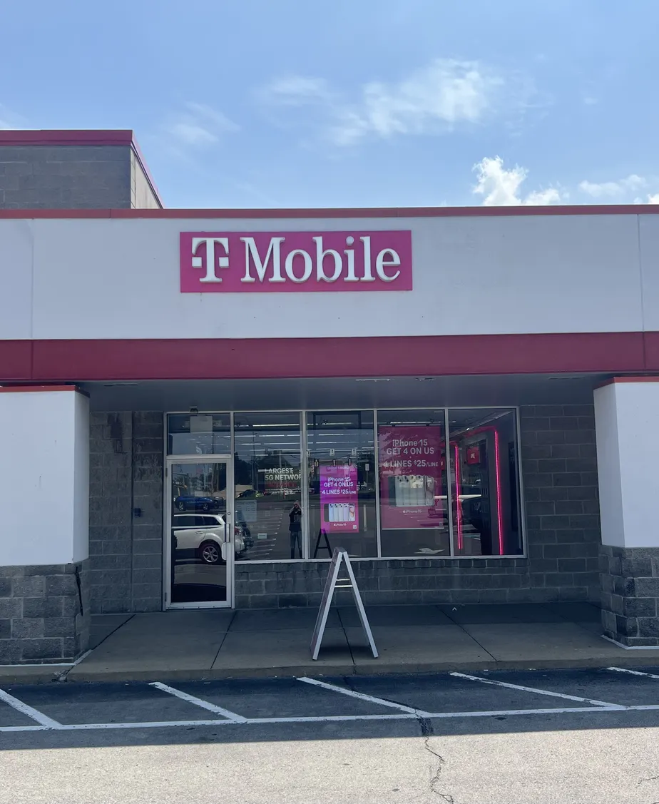  Exterior photo of T-Mobile Store at Constitution Blvd & Shenango Rd, Beaver Falls, PA 