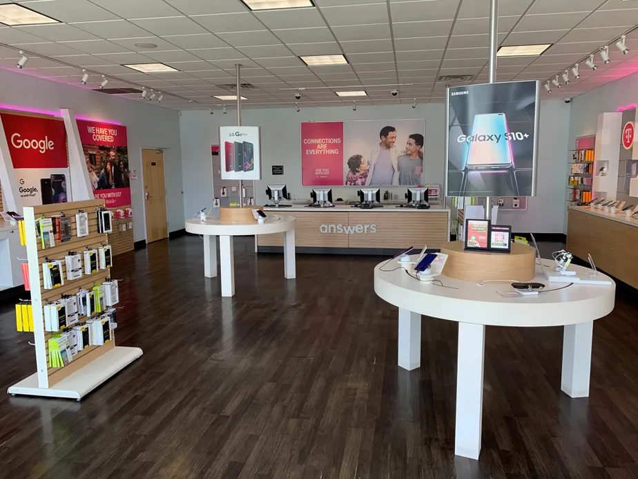  Interior photo of T-Mobile Store at 6th St & Lincoln, Emporia, KS 