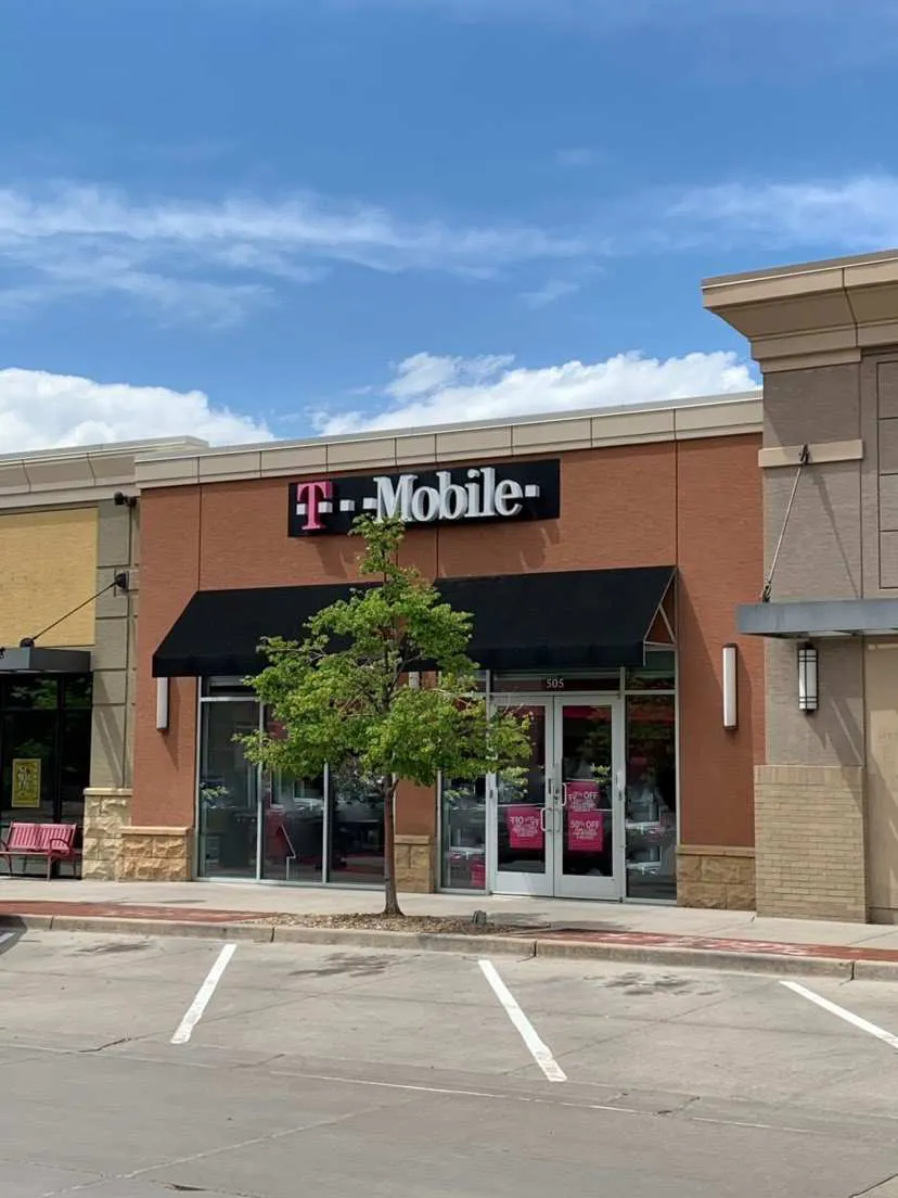 Exterior photo of T-Mobile store at University Blvd & Arapahoe Rd, Centennial, CO
