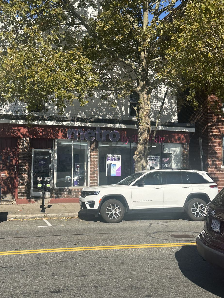 Metro by T-Mobile 470 Salem St - 470 Salem St