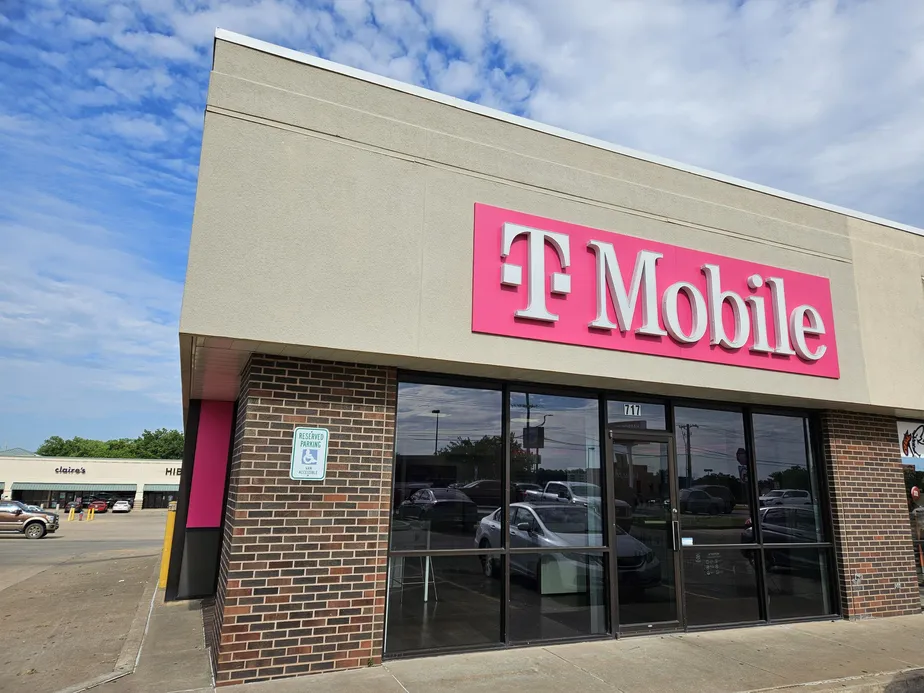 Exterior photo of T-Mobile Store at Pioneer Square, Stillwater, OK 