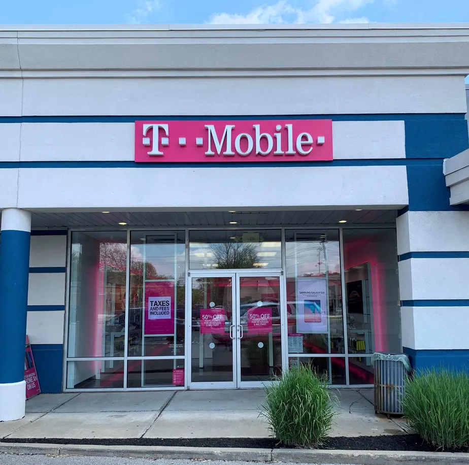 Foto del exterior de la tienda T-Mobile en Payne Ave & Meadow Drive, North Tonawanda, NY