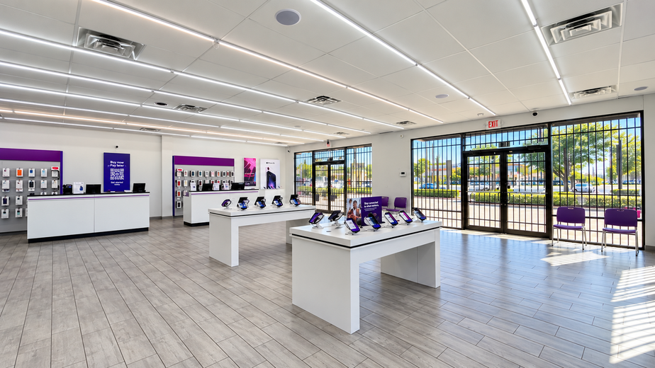 Metro by T-Mobile 5801 Antoine Dr - 5801 Antoine Dr 