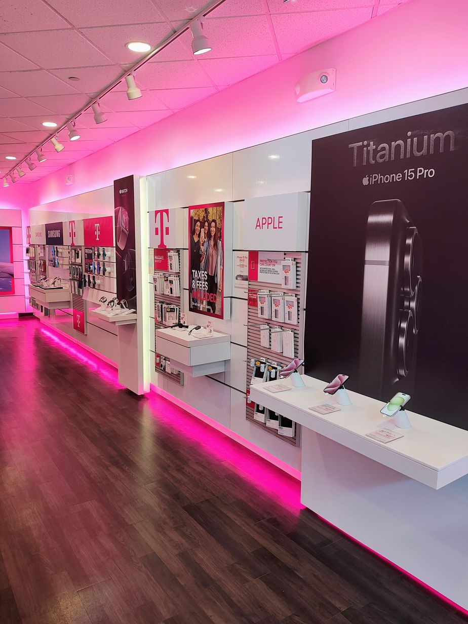 Interior photo of T-Mobile Store at Bay Park Square, Green Bay, WI