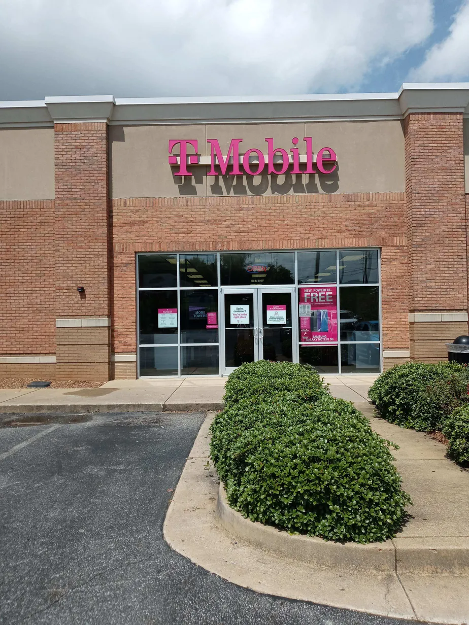  Exterior photo of T-Mobile store at Cherokee Pl & E Main St, Cartersville, GA 