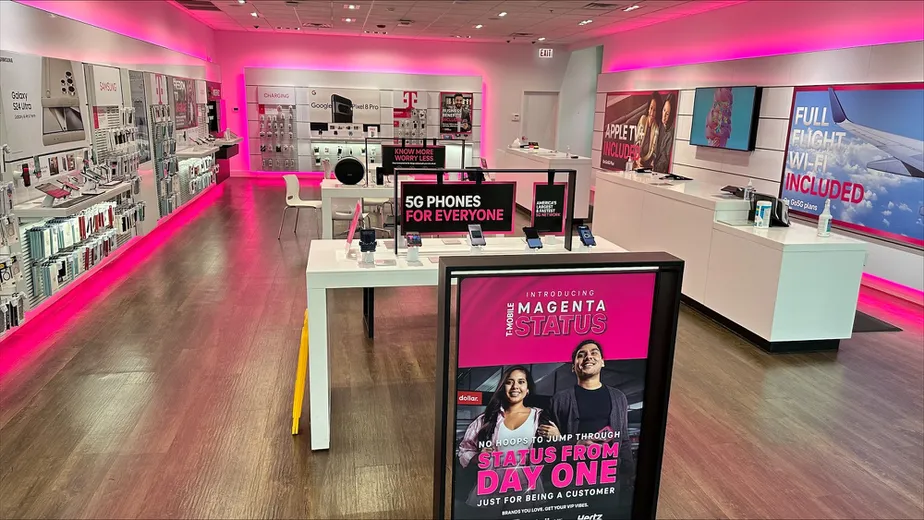  Interior photo of T-Mobile Store at W Schaumburg Rd & Barrington Rd, Schaumburg, IL 