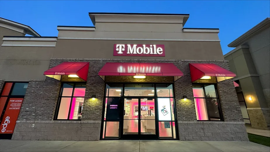 Exterior photo of T-Mobile Store at State Hwy 121 & Wiltshire Blvd, The Colony, TX