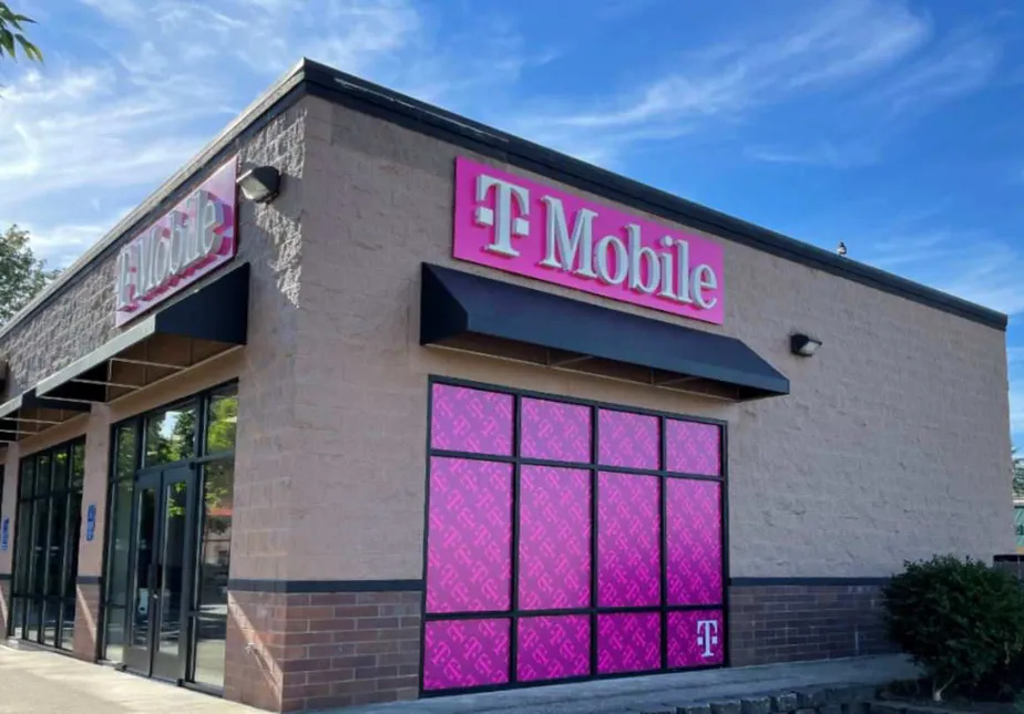 Exterior photo of T-Mobile store at 1st Ave & Regis St, Stayton, OR