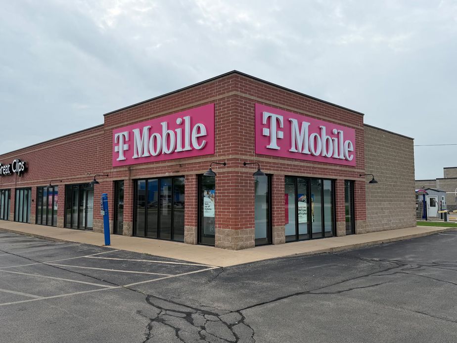 T-Mobile & UScellular IL 26 S & W Fairgrounds Rd - 2705 IL Route 26 South 