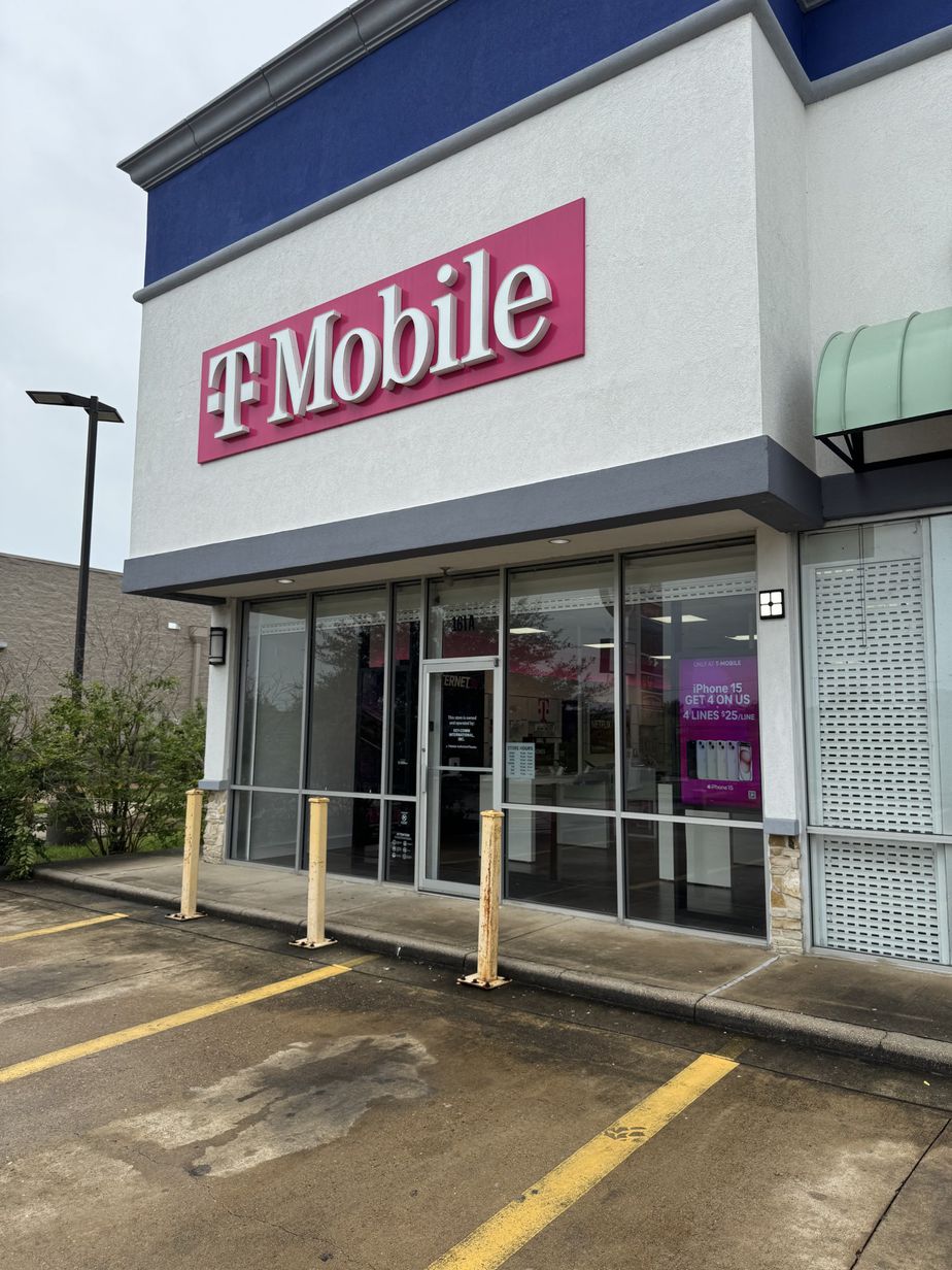 Exterior photo of T-Mobile Store at Hwy 35 Bypass & Hwy 6, Alvin, TX