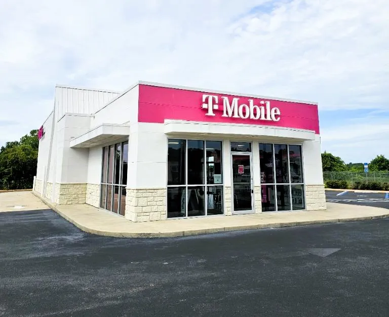 Exterior photo of T-Mobile Store at US 301 & Walmart Way, Starke, FL