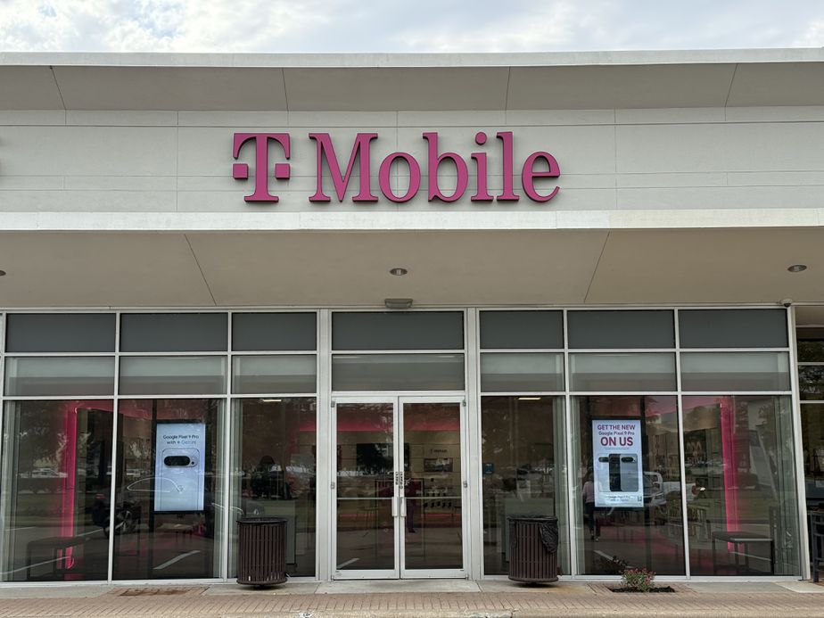 Exterior photo of T-Mobile Store at Baybrook Village, Webster, TX