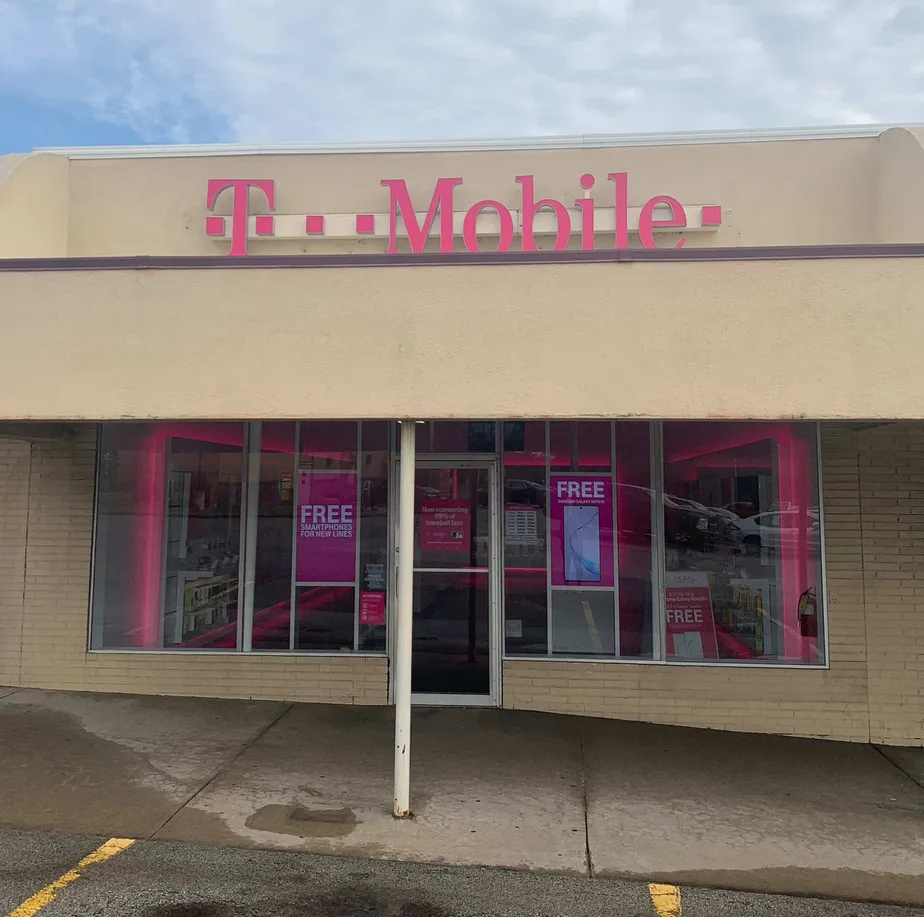 Exterior photo of T-Mobile Store at Tri County Lane & Rostraver Rd, Belle Vernon, PA
