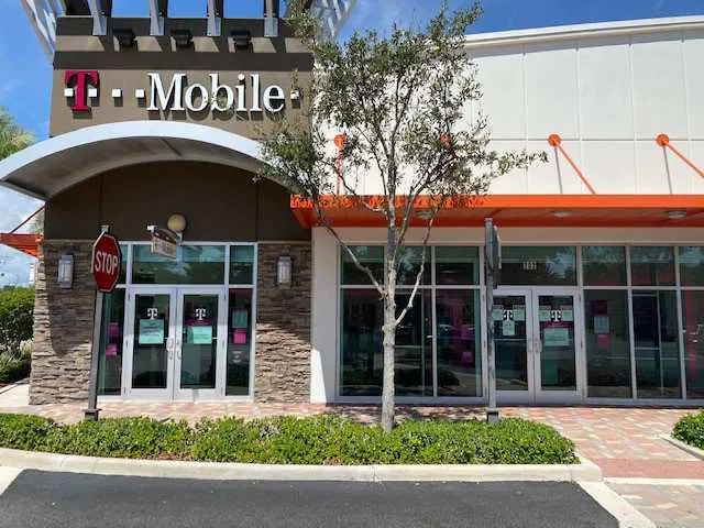 Exterior photo of T-Mobile store at Federal Hwy & Linton Blvd, Delray Beach, FL