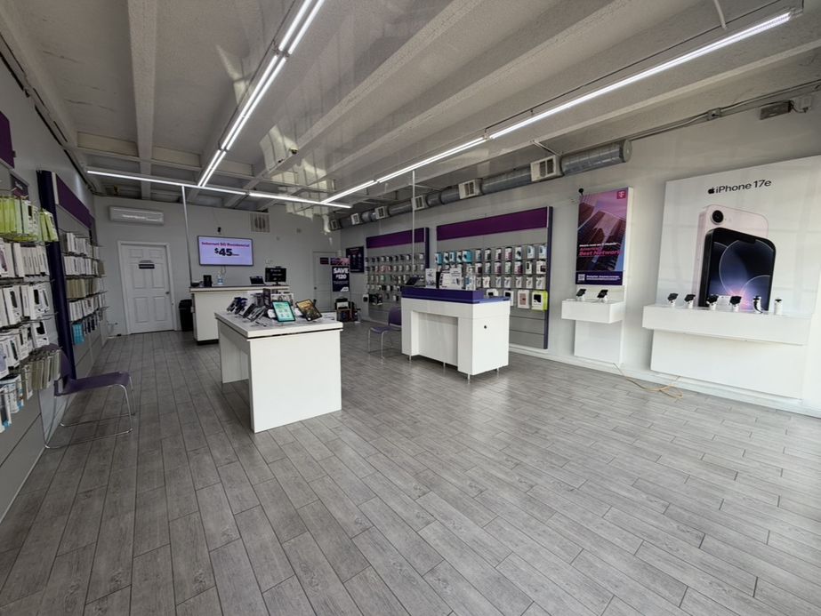 Metro by T-Mobile 1207 Wayside Dr - 1207 Wayside Dr 