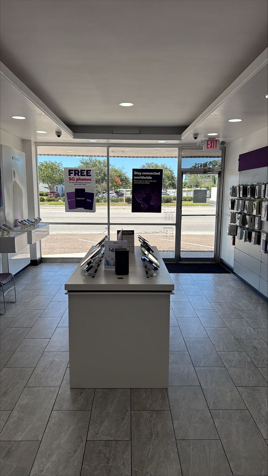 Metro by T-Mobile 12025 Seminole Blvd - 12025 Seminole Blvd 