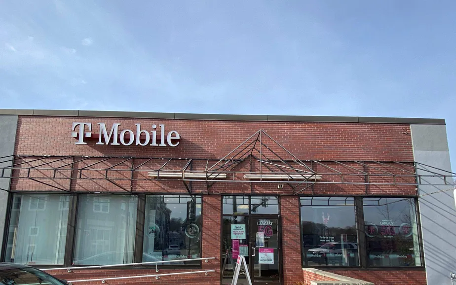  Exterior photo of T-Mobile store at Commercial St & Quincy Ave, Braintree, MA 