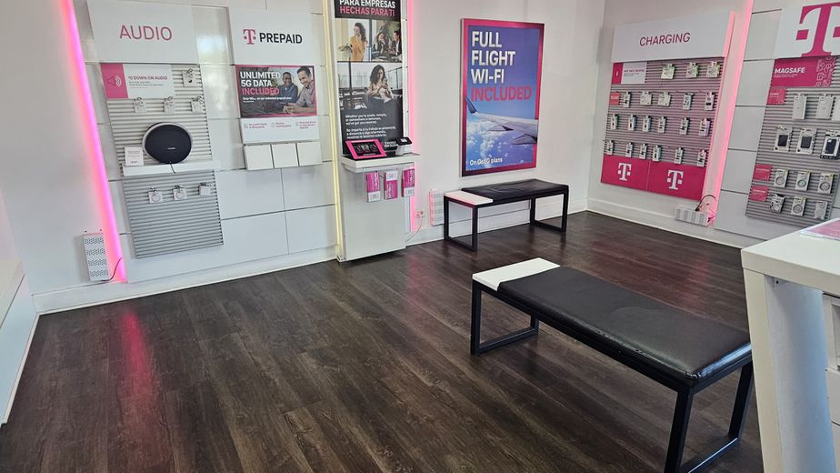 Interior photo of T-Mobile Store at 106th & Ewing, Chicago, IL
