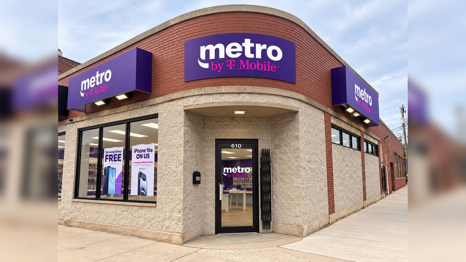Metro by T-Mobile 610 W Chicago Ave - 610 W Chicago Ave 