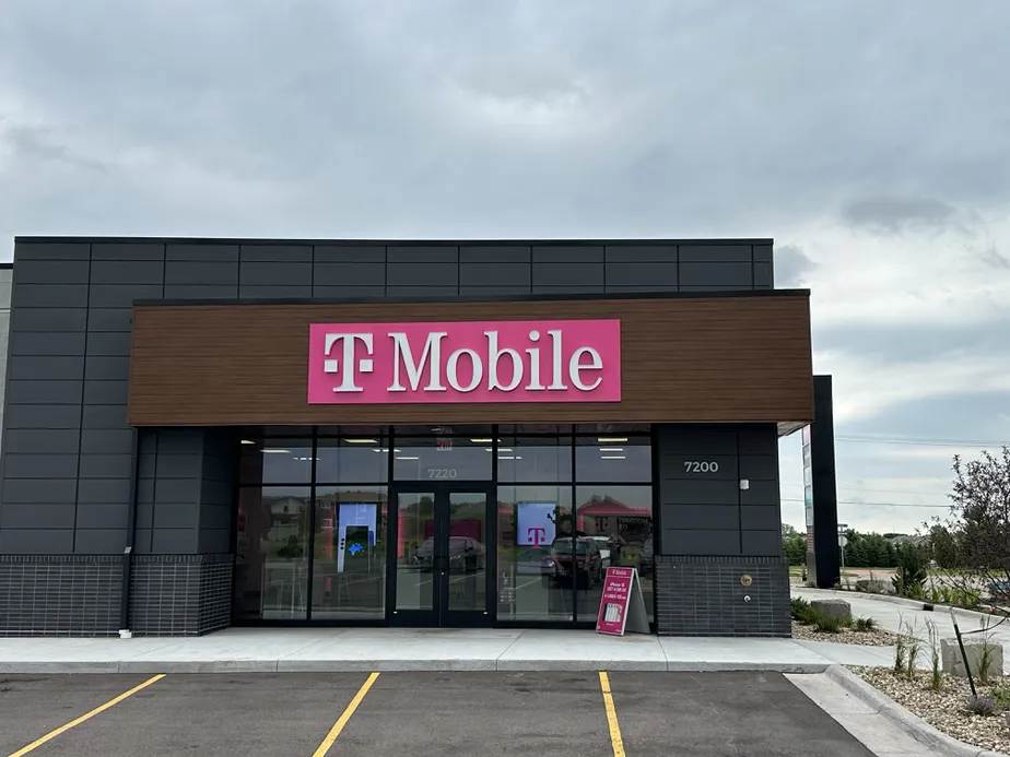  Exterior photo of T-Mobile Store at Minnesota & 81st, Sioux Falls, SD 