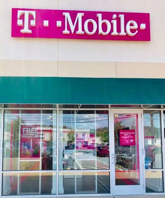 Exterior photo of T-Mobile store at Franklin Ave & Colonial Rd, Franklin Lakes, NJ