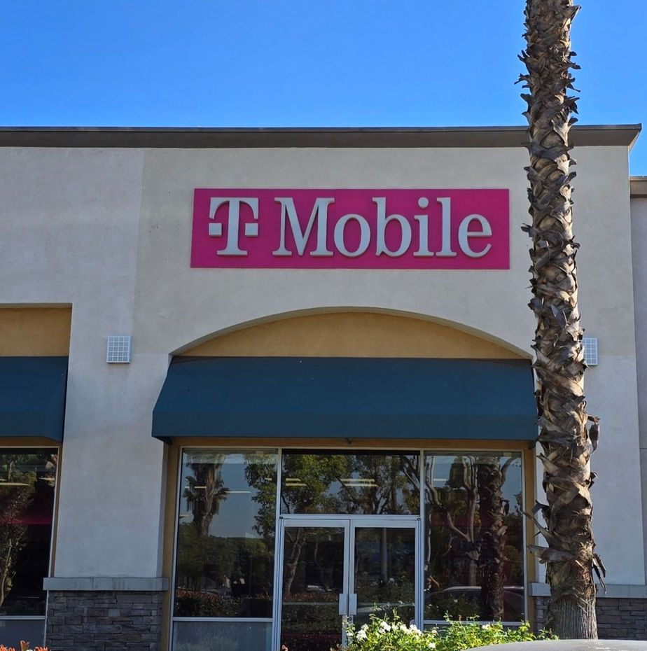 Exterior photo of T-Mobile Store at Harriman & Tippecanoe, San Bernadino, CA