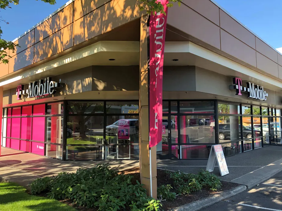 Exterior photo of T-Mobile store at Vancouver Village, Vancouver, WA