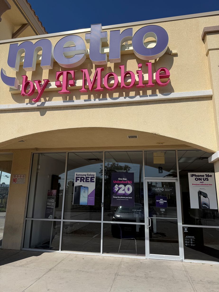 Metro by T-Mobile 125 N Glenwood St - 125 N Glenwood St 