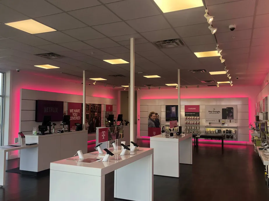  Interior photo of T-Mobile Store at Tanger Outlets Blvd & Pooler Pkwy, Pooler, GA 