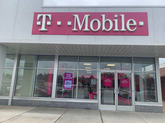 Exterior photo of T-Mobile store at Macdade Boulevard & Fairview Rd, Woodlyn, PA